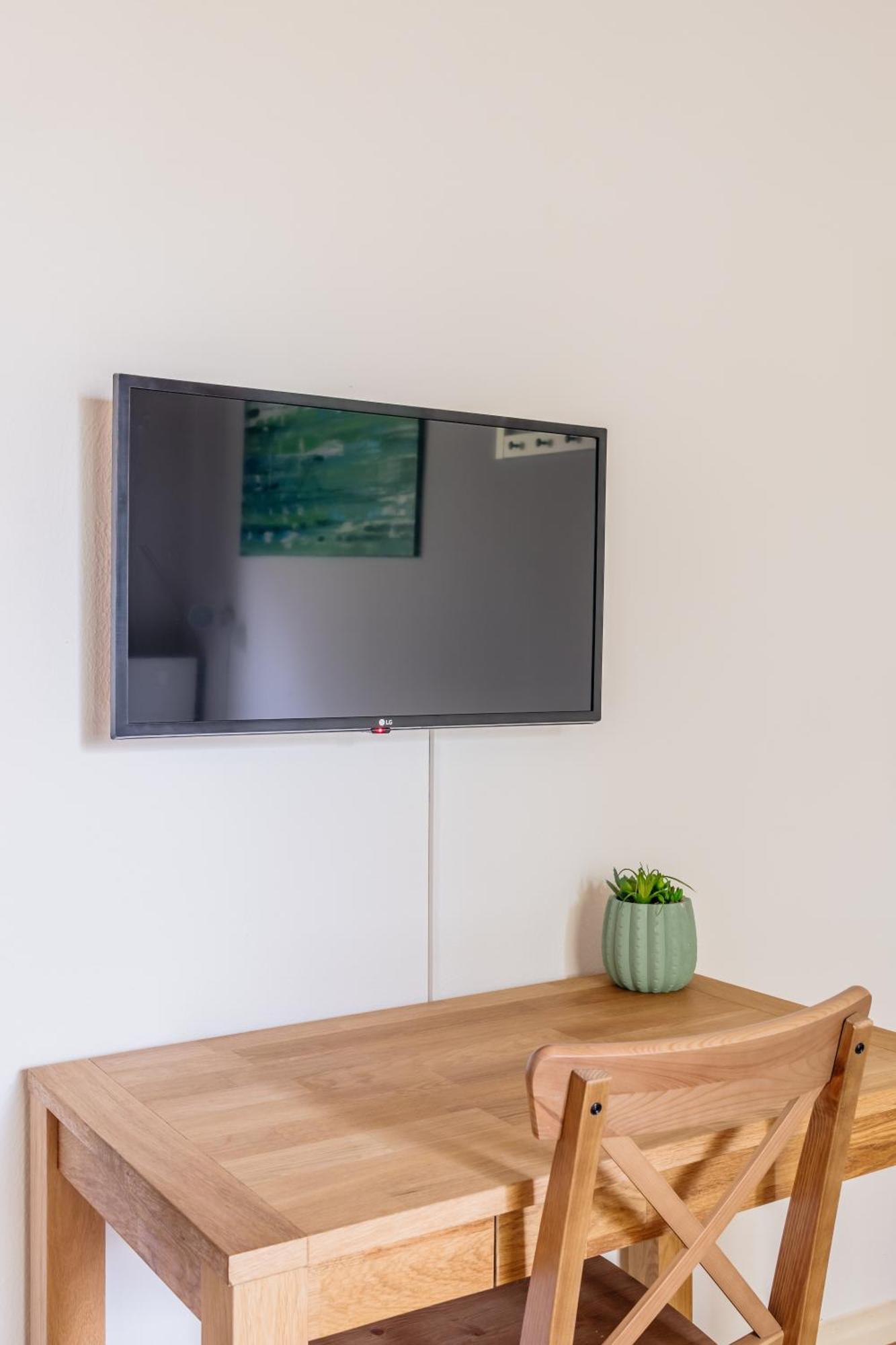 Centrally Located 2-Room Apartment Hannover Esterno foto